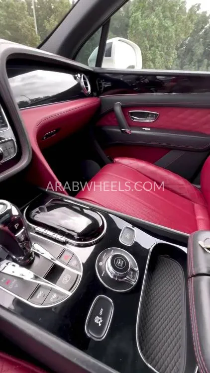 بينتلي بينتايجا 2018 for Sale in الشارقة Image-21