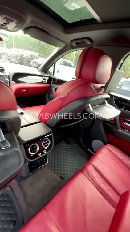 بينتلي بينتايجا 2018 for Sale in الشارقة Image-24