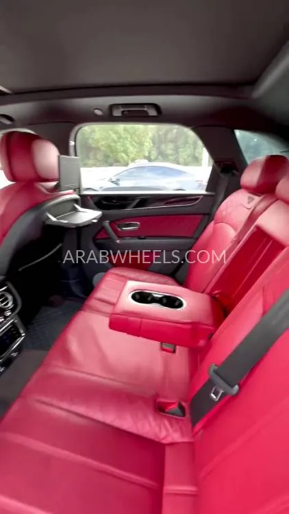 بينتلي بينتايجا 2018 for Sale in الشارقة Image-27