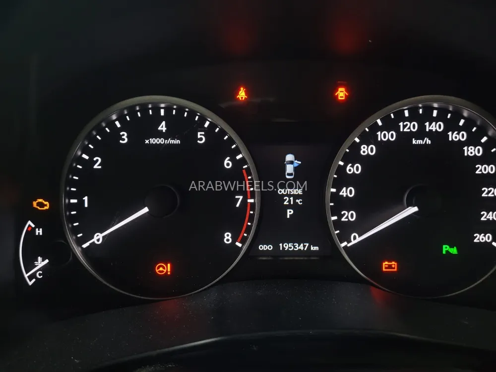 Lexus ES 2017 for Sale in Ajman Image-13