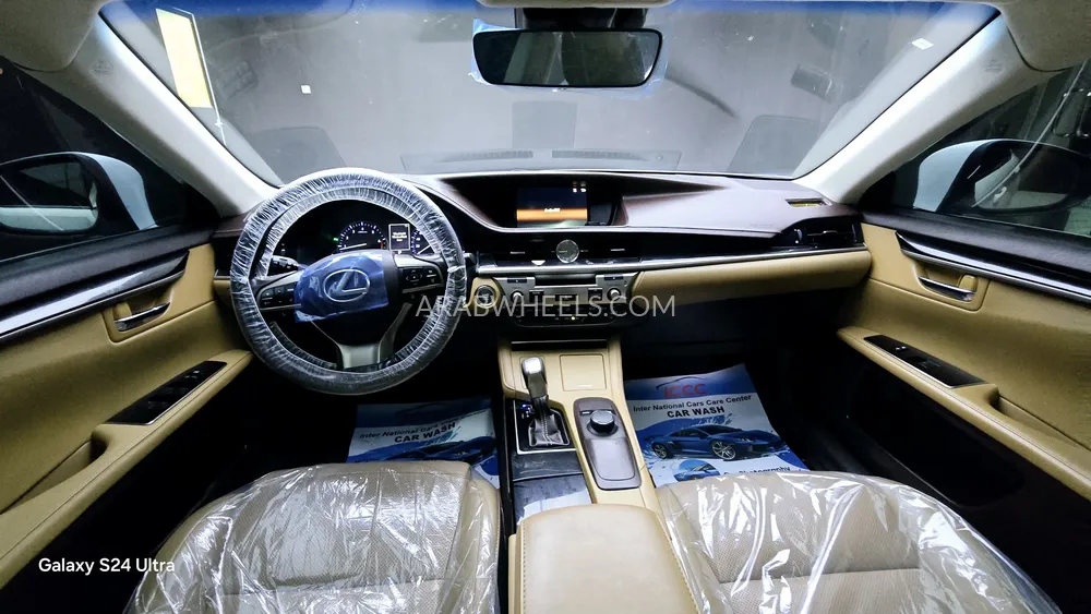 Lexus ES 2017 for Sale in Ajman Image-9