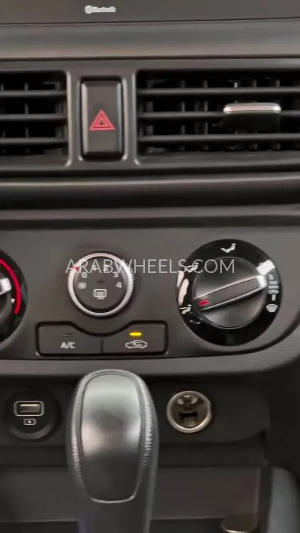 Hyundai i10 2023 for Sale in Dubai Image-21