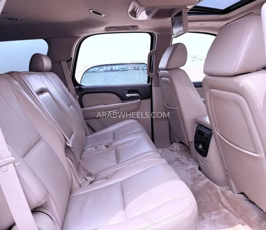 GMC Yukon 2008 for Sale in Ajman Image-8