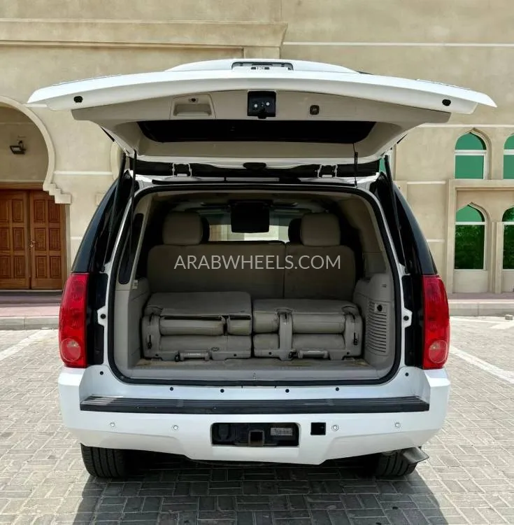 GMC Yukon 2013 for Sale in Ajman Image-12