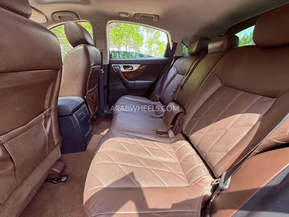 Infiniti FX50 2009 for Sale in Ajman Image-9