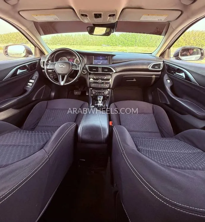 إنفينيتي Q30 2019 for Sale in عجمان Image-4