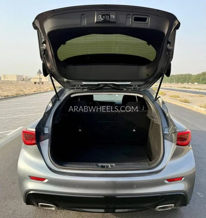 إنفينيتي Q30 2019 for Sale in عجمان Image-11