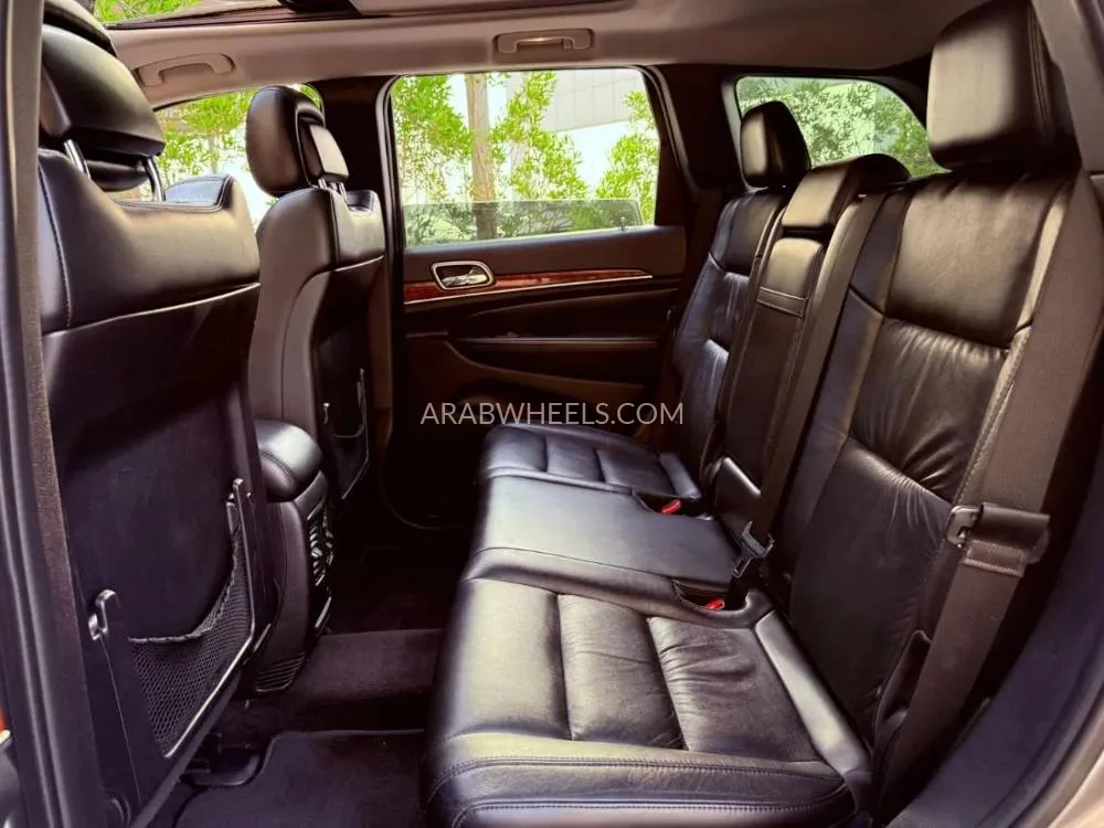 Jeep Cherokee 2011 for Sale in Ajman Image-9