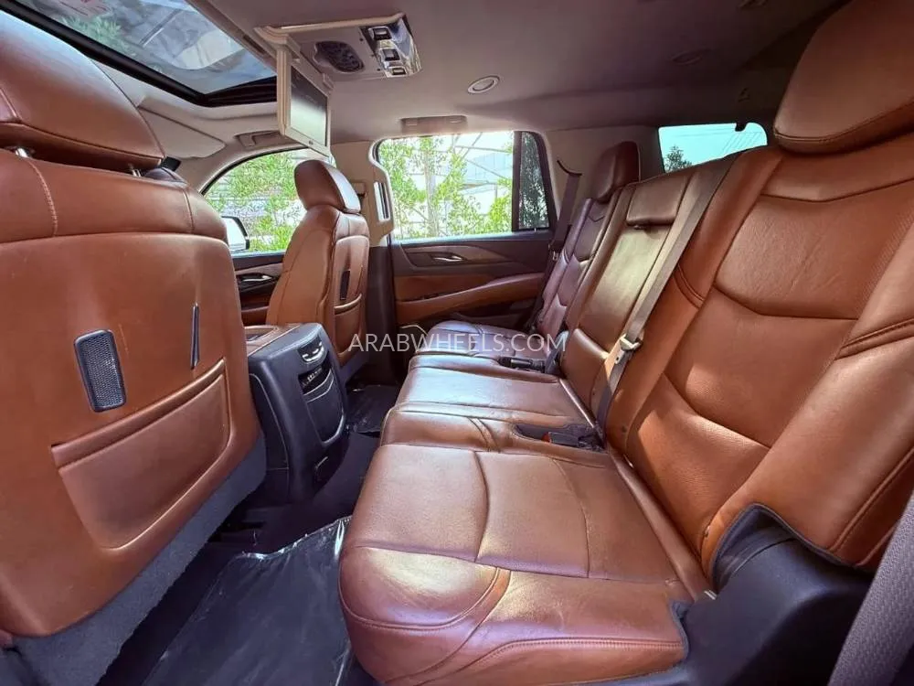Cadillac Escalade 2016 for Sale in Ajman Image-12