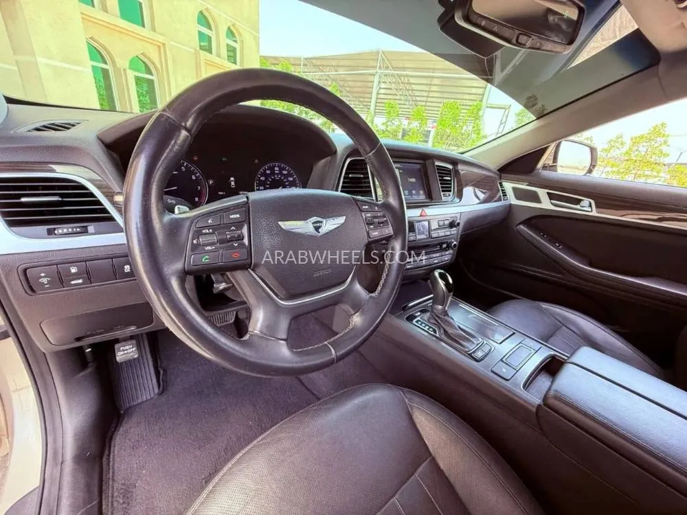 Hyundai Genesis 2015 for Sale in Ajman Image-5