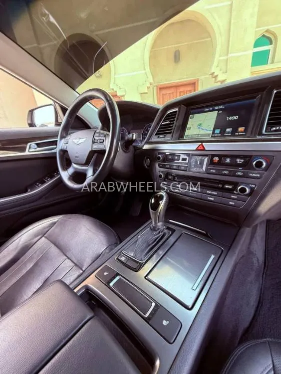 Hyundai Genesis 2015 for Sale in Ajman Image-8