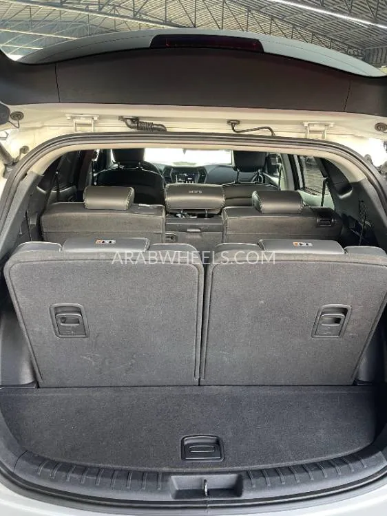 Hyundai Santa Fe 2017 for Sale in Ajman Image-15