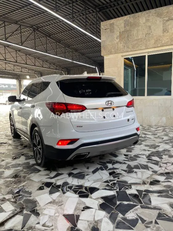 Hyundai Santa Fe 2017 for Sale in Ajman Image-17