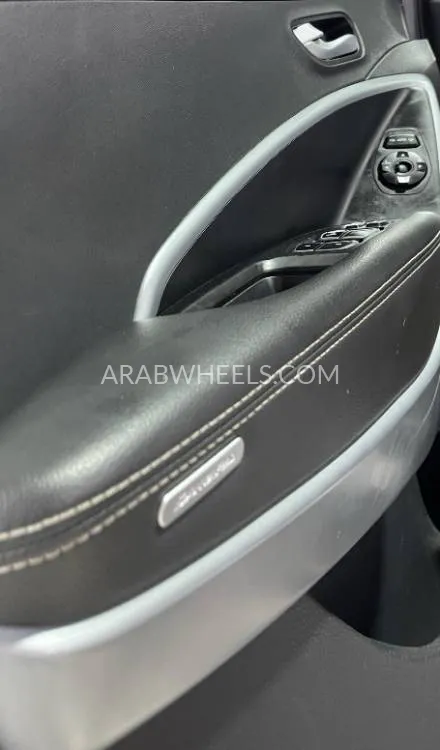 Hyundai Santa Fe 2017 for Sale in Ajman Image-5