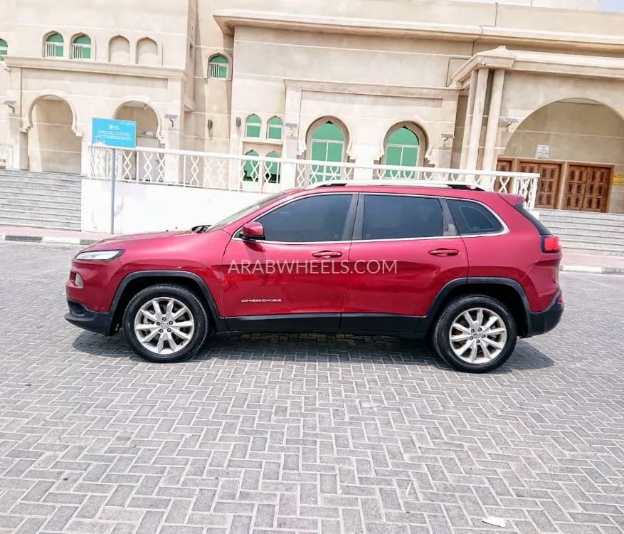 Jeep Cherokee 2014 for Sale in Ajman Image-4