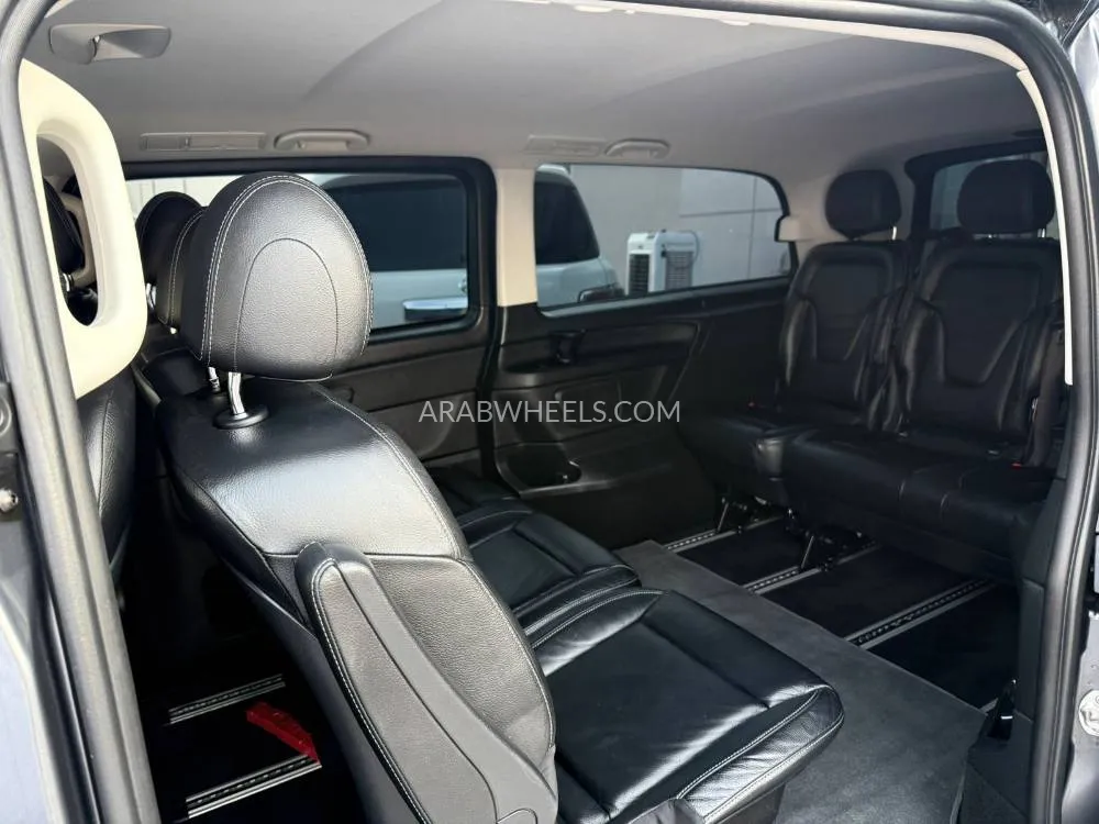 Mercedes Benz V Class 2018 for Sale in Abu Dhabi Image-5