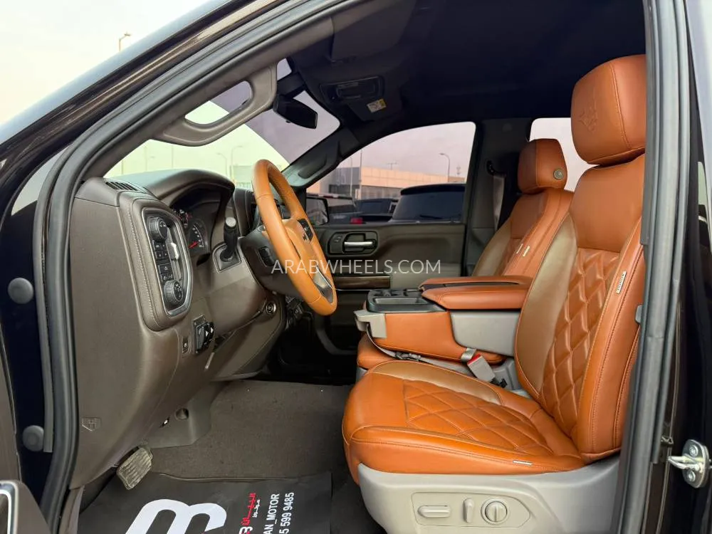 Chevrolet Silverado 2020 for Sale in Abu Dhabi Image-4