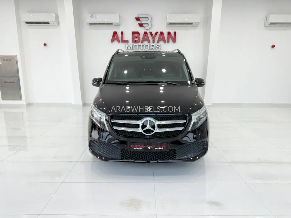 Mercedes Benz V Class 2022 for Sale in Abu Dhabi Image-2