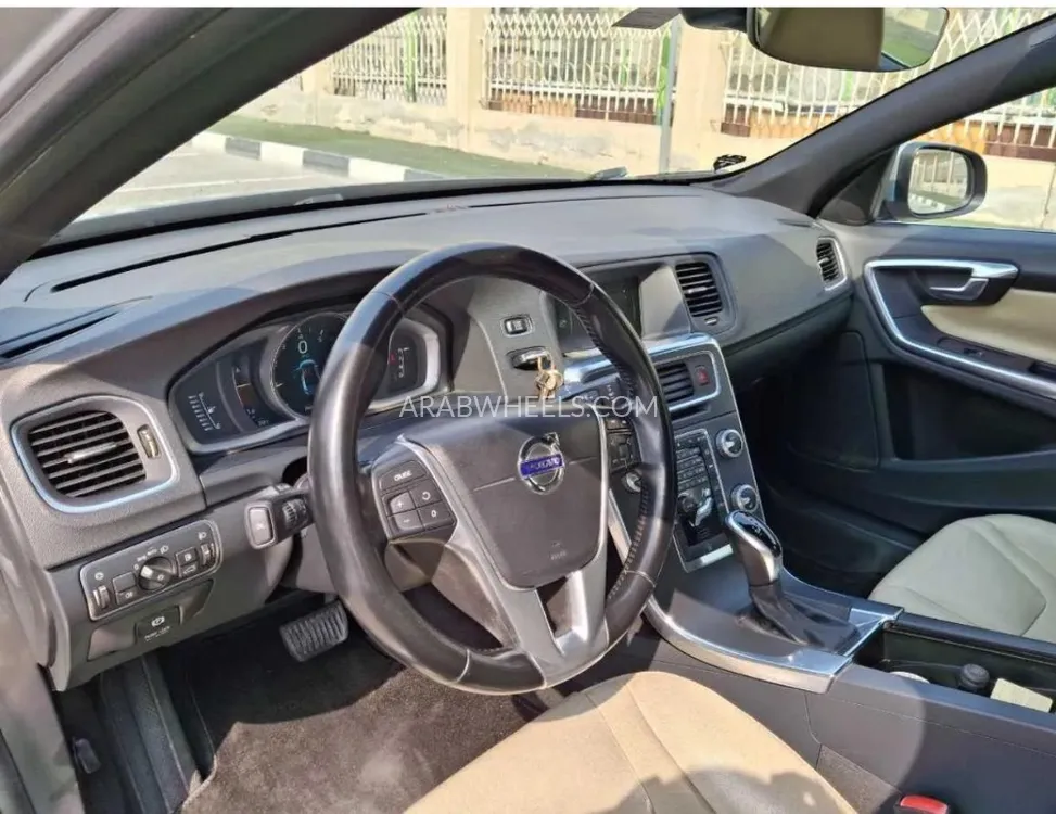 Volvo S60 2015 for Sale in Dubai Image-4
