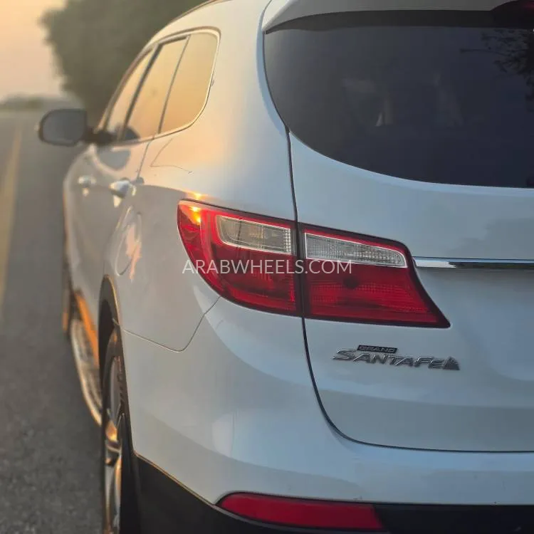 Hyundai Santa Fe 2014 for Sale in Sharjah Image-20
