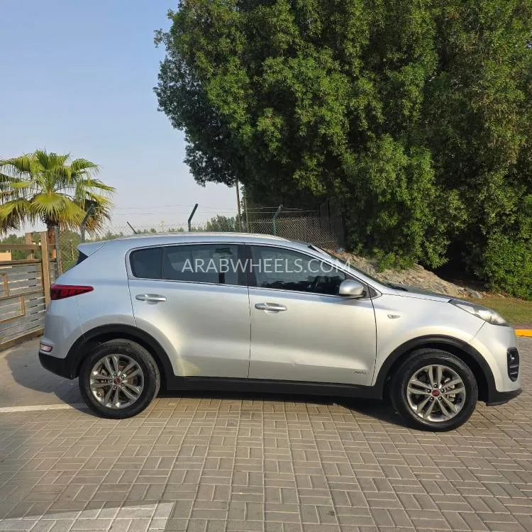 Kia Sportage 2016 for Sale in Sharjah Image-6