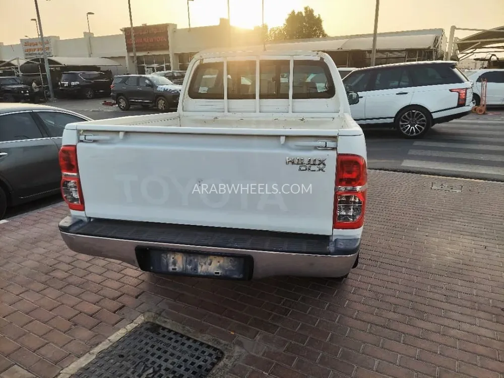 Toyota Hilux 2013 for Sale in Sharjah Image-10