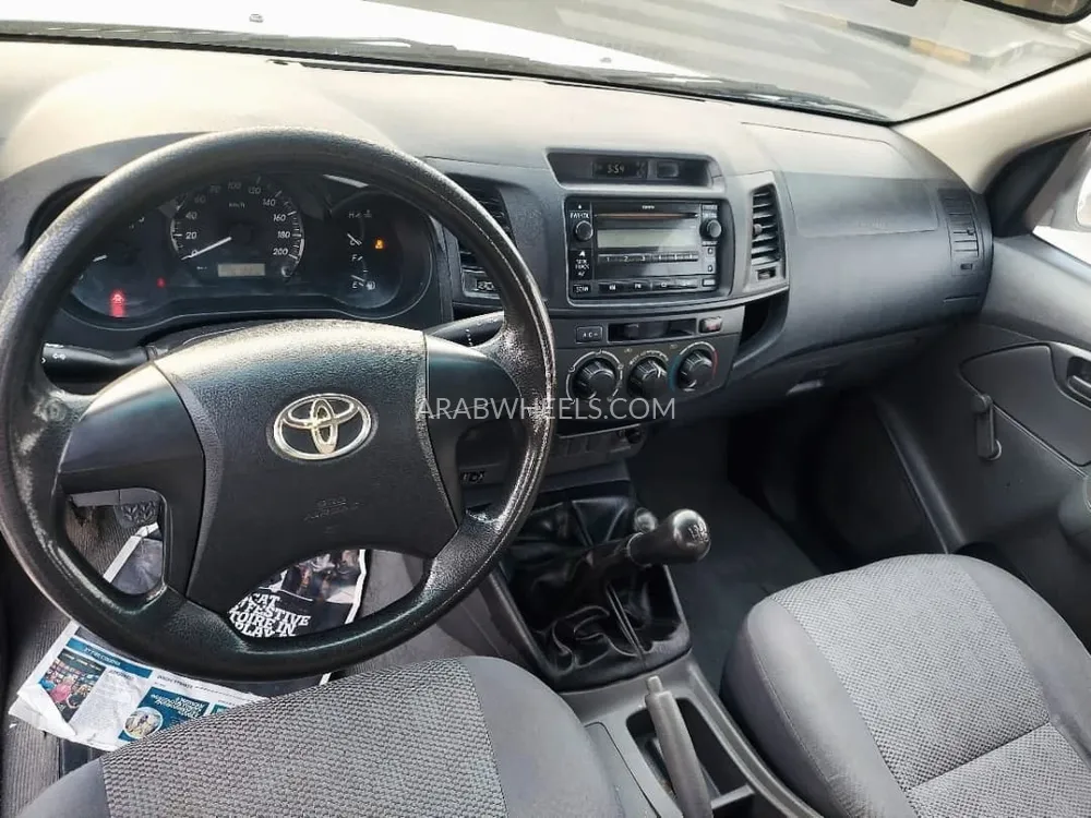 Toyota Hilux 2013 for Sale in Sharjah Image-6