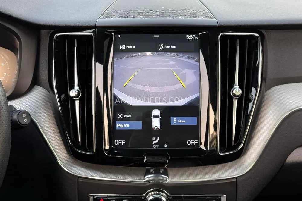 فولفو إكس سي 60 2018 for Sale in دبي Image-13