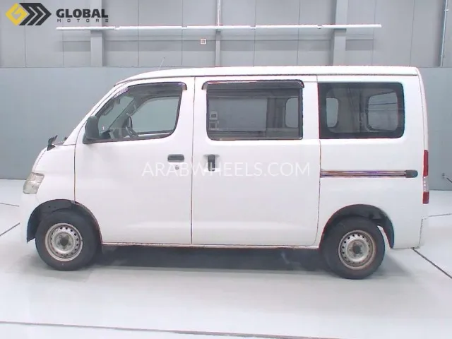 Toyota Town Ace 2010 for Sale in Dubai Image-4