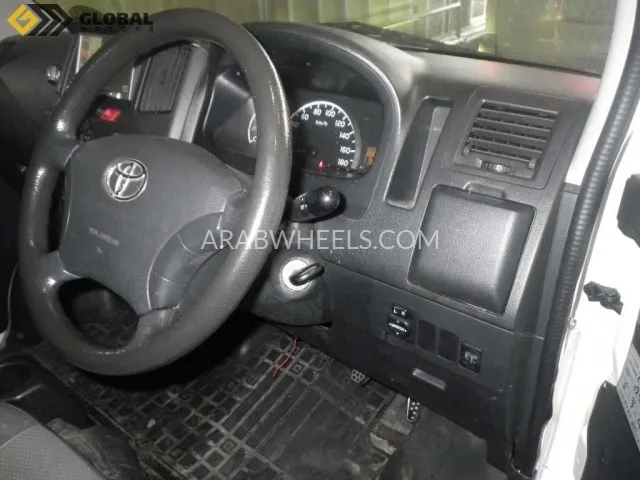 Toyota Town Ace 2010 for Sale in Dubai Image-5