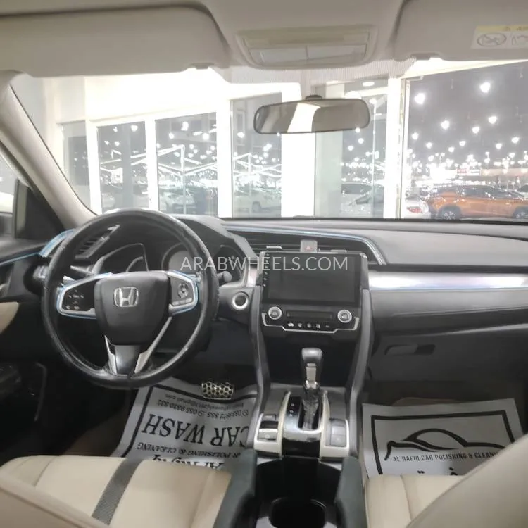 Honda Civic 2019 for Sale in Sharjah Image-4
