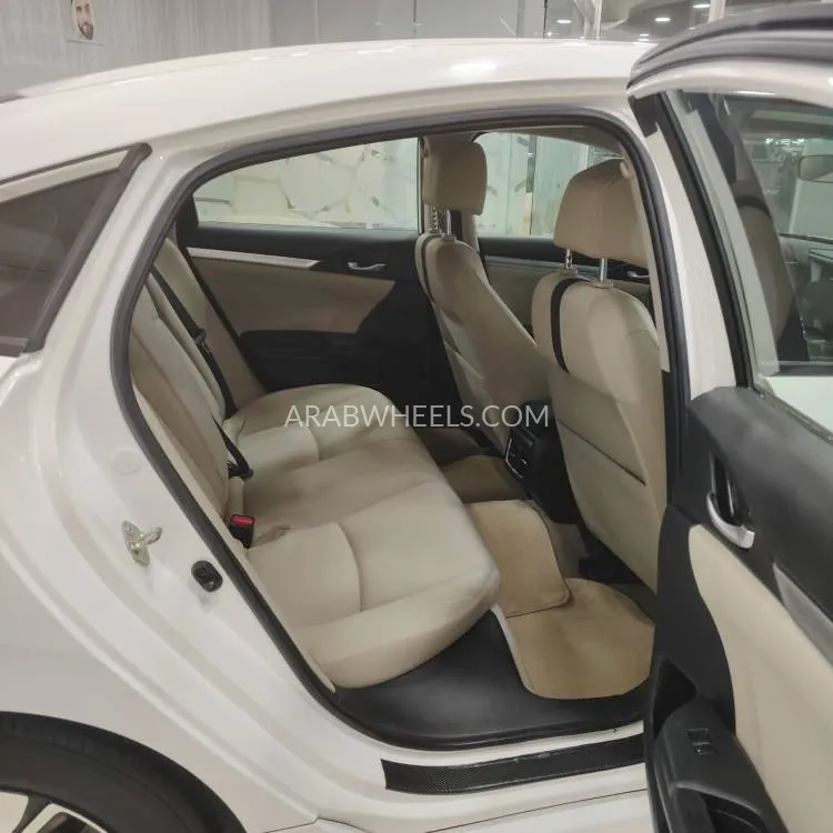 Honda Civic 2019 for Sale in Sharjah Image-8