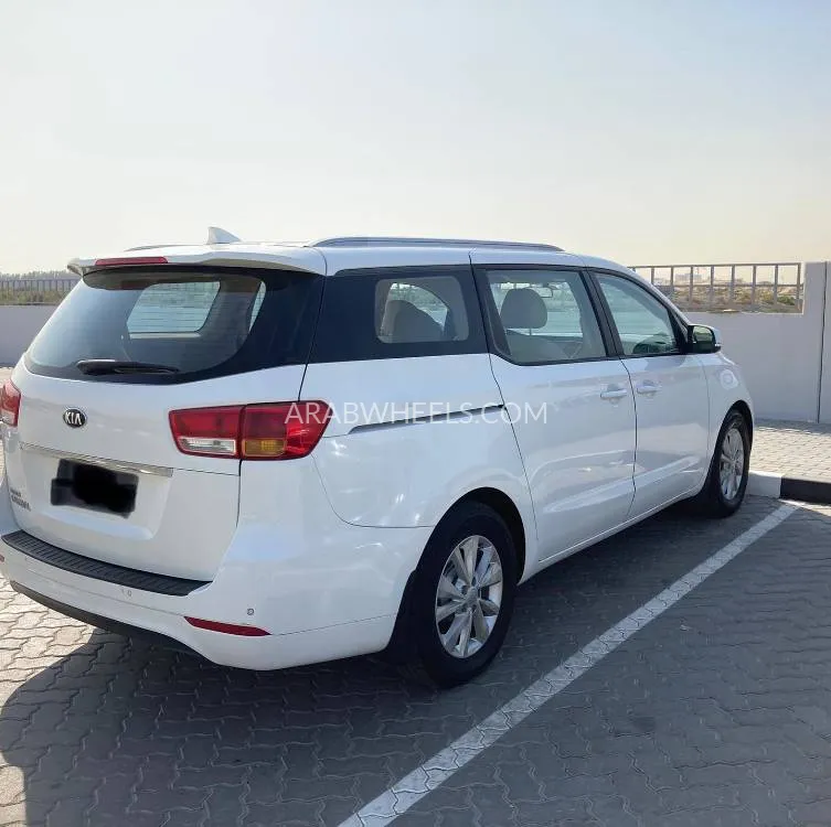 Kia Carnival 2016 for Sale in Sharjah Image-10