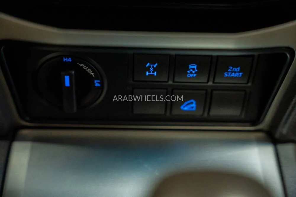 Toyota Land Cruiser Prado 2022 for Sale in Umm Al Quwain Image-8