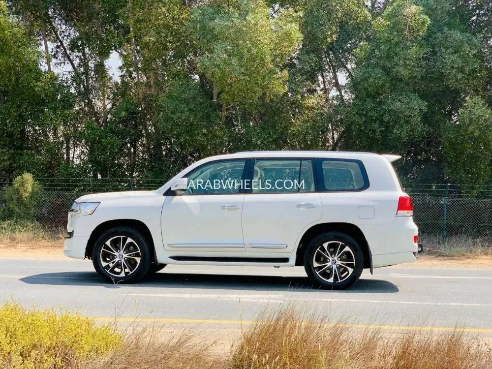Toyota Land Cruiser 2020 for Sale in Sharjah Image-5