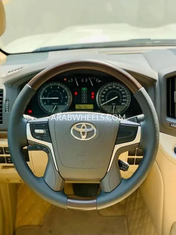 Toyota Land Cruiser 2020 for Sale in Sharjah Image-9