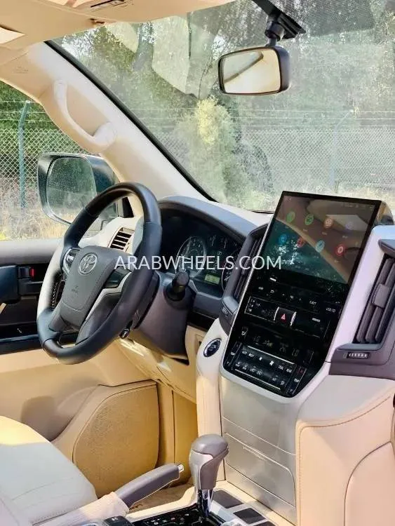 Toyota Land Cruiser 2020 for Sale in Sharjah Image-11