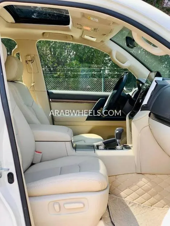 Toyota Land Cruiser 2020 for Sale in Sharjah Image-12