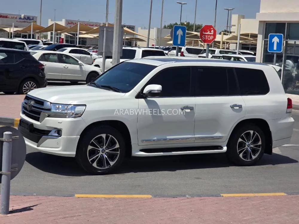 Toyota Land Cruiser 2020 for Sale in Umm Al Quwain Image-4