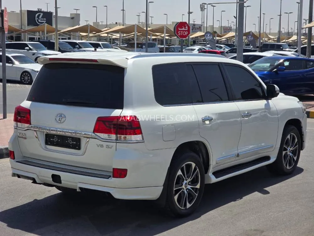 Toyota Land Cruiser 2020 for Sale in Umm Al Quwain Image-8