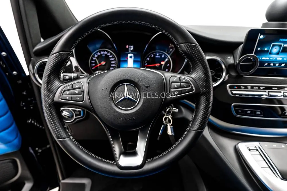 Mercedes Benz V Class 2022 for Sale in Dubai Image-18