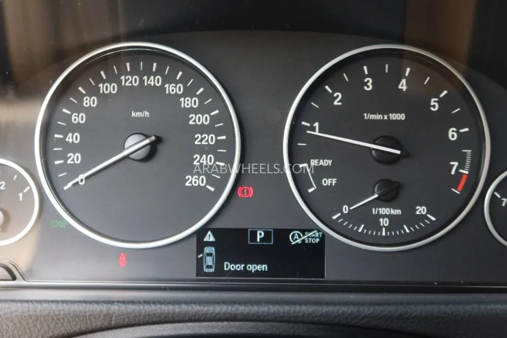 بي إم دبليو الفئة الثالثة 2015 for Sale in دبي Image-11