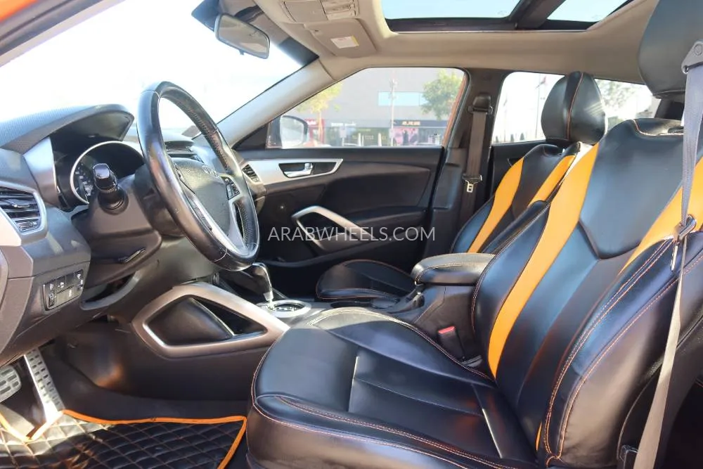 Hyundai Veloster 2015 for Sale in Dubai Image-7