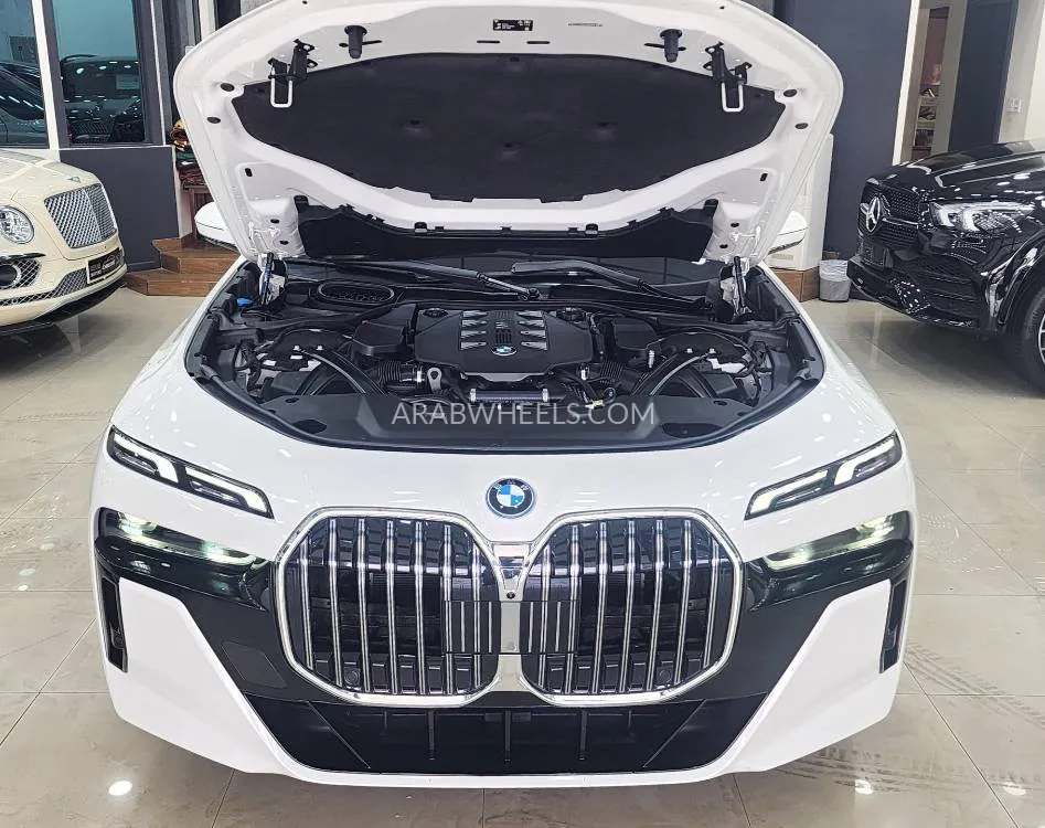 BMW 7 series 2023 for Sale in Dubai Image-3