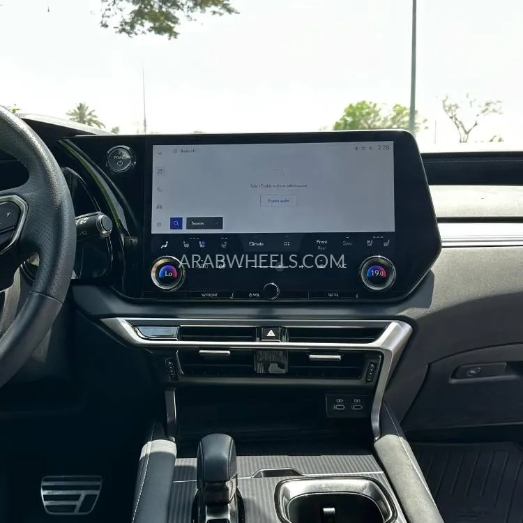 لكزس RX 2023 for Sale in دبي Image-5