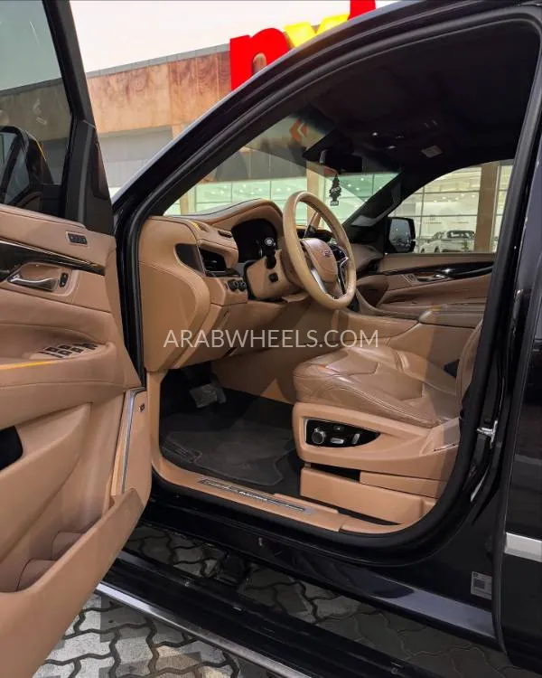 Cadillac Escalade 2018 for Sale in Sharjah Image-3