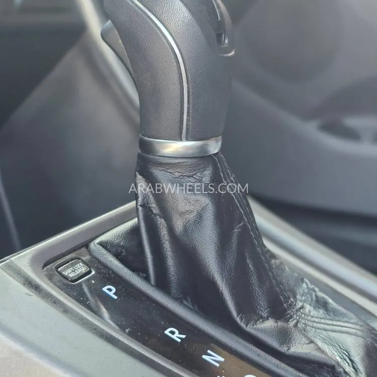 Hyundai Elantra 2015 for Sale in Sharjah Image-12