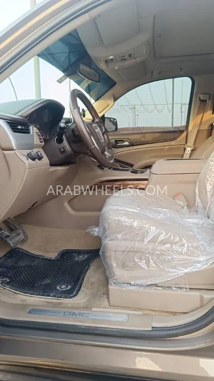 GMC Yukon XL 2015 for Sale in Ajman Image-11