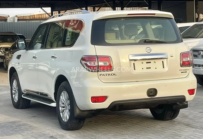 Nissan Patrol 2019 for Sale in Dubai Image-10