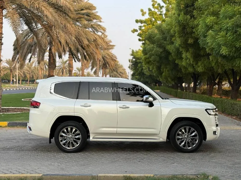 Toyota Land Cruiser 2023 for Sale in Sharjah Image-7
